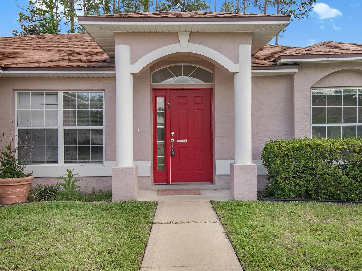3 bed, 1489 sqft, $1,900 — Photo 1
