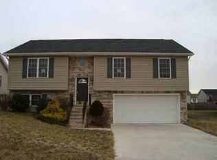46 Harrison Dr, Inwood, WV 25428