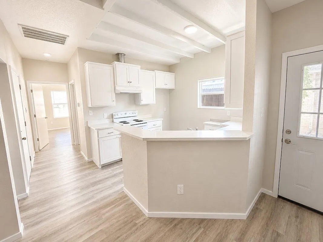 3 bed, 2.0 bath, 1575 sqft, $1,850 — Photo 3