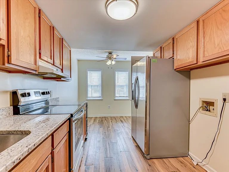407 Folkstone Cir — Photo 16