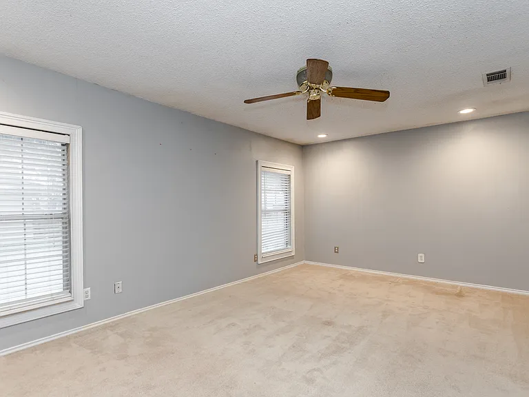 2517 Rosewood Dr — Photo 23