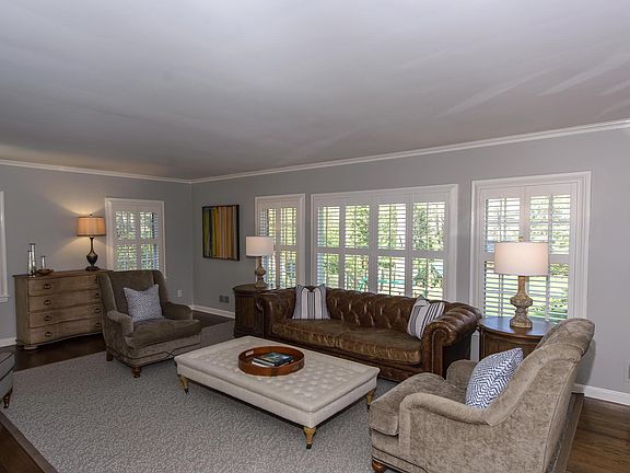 4th image of 15 Holly Ln