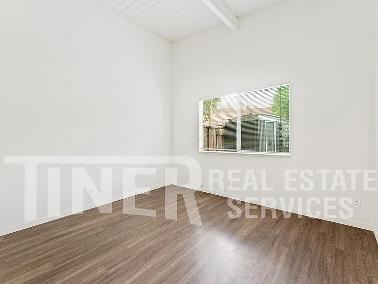 1630 Cindy Cir — Photo 11