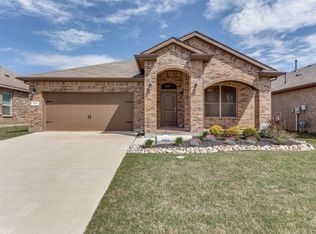 320 Goldfinch Rd, Denton, TX 76210