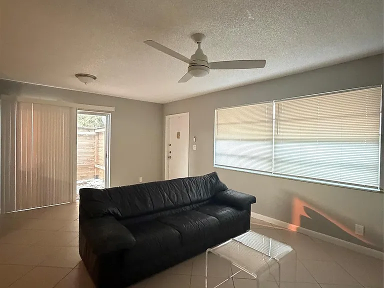 3109 NW 2nd Ter #4156 — Photo 5