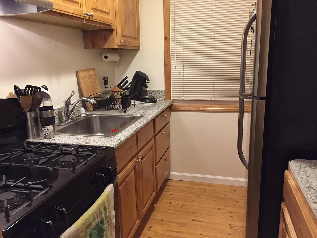 Building Photo - 2565 Pinter Ave #1