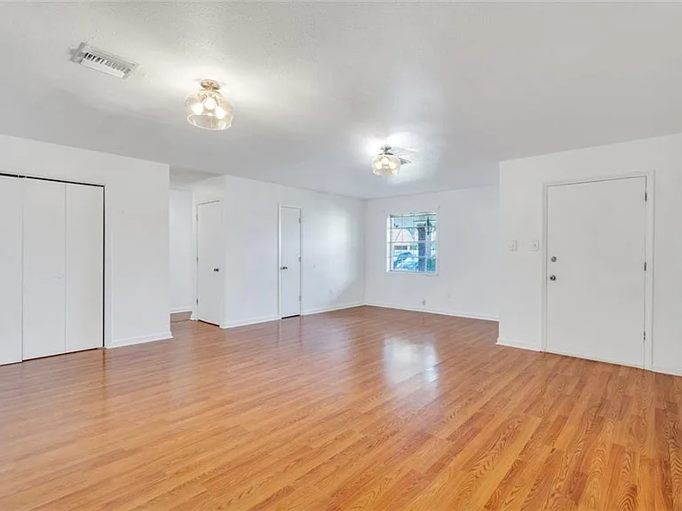 1424 Carrollton Ave — Photo 3