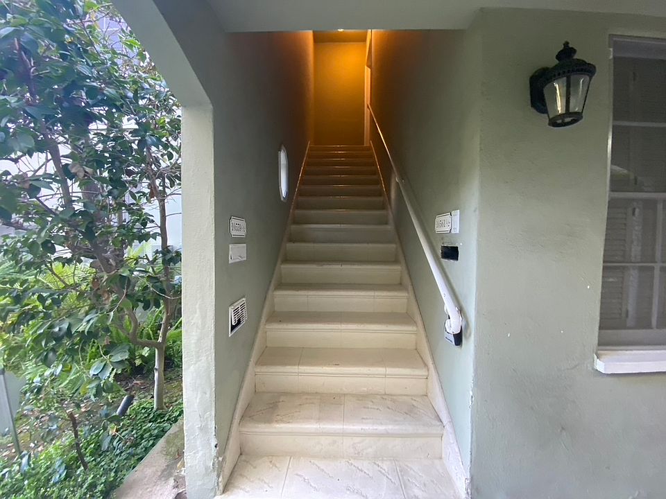 Ashton Apartments 10559.5 10559 1/2 Ashton Ave Los Angeles, CA Zillow