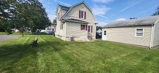 3 bed, 1319 sqft, $3,300 — Photo 4