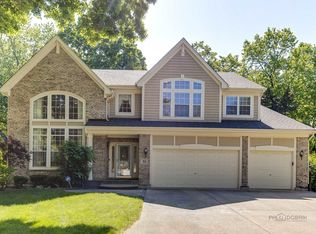 35 River Oaks Cir E, Buffalo Grove, IL 60089