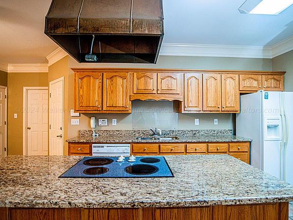 4th image of 2104 Heatherwood Dr