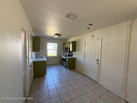5th image of 2426 Granville Dr