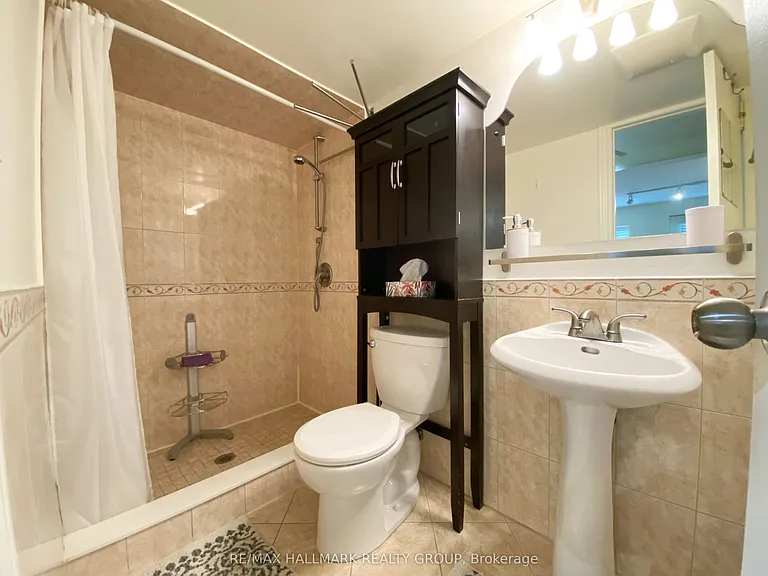 668 Morin St #B — Photo 17