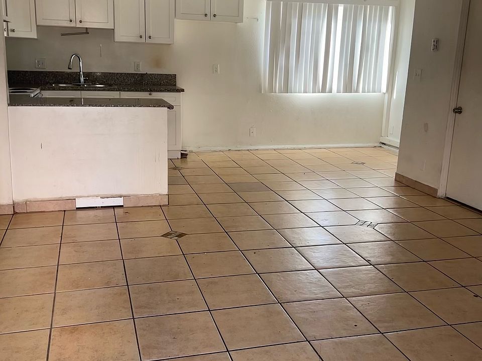 1st image of 15825 Saticoy St #20