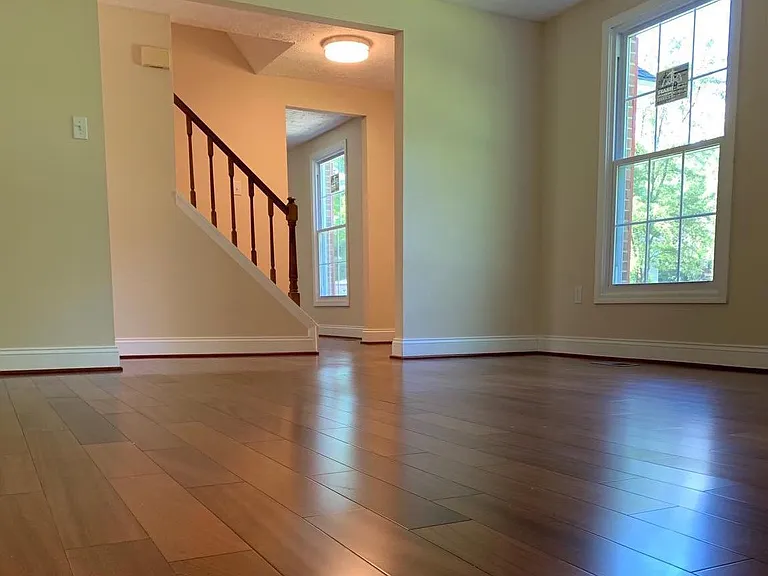 1228 Windmill Ln — Photo 2