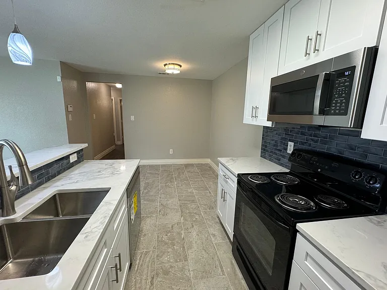 3159 Karen St — Photo 6