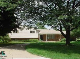 1546 N Northumberland Dr, Rochester, MI 48309