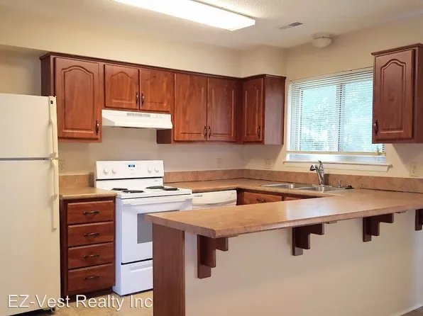 711 Longleaf Ln, Newport News, VA 23608