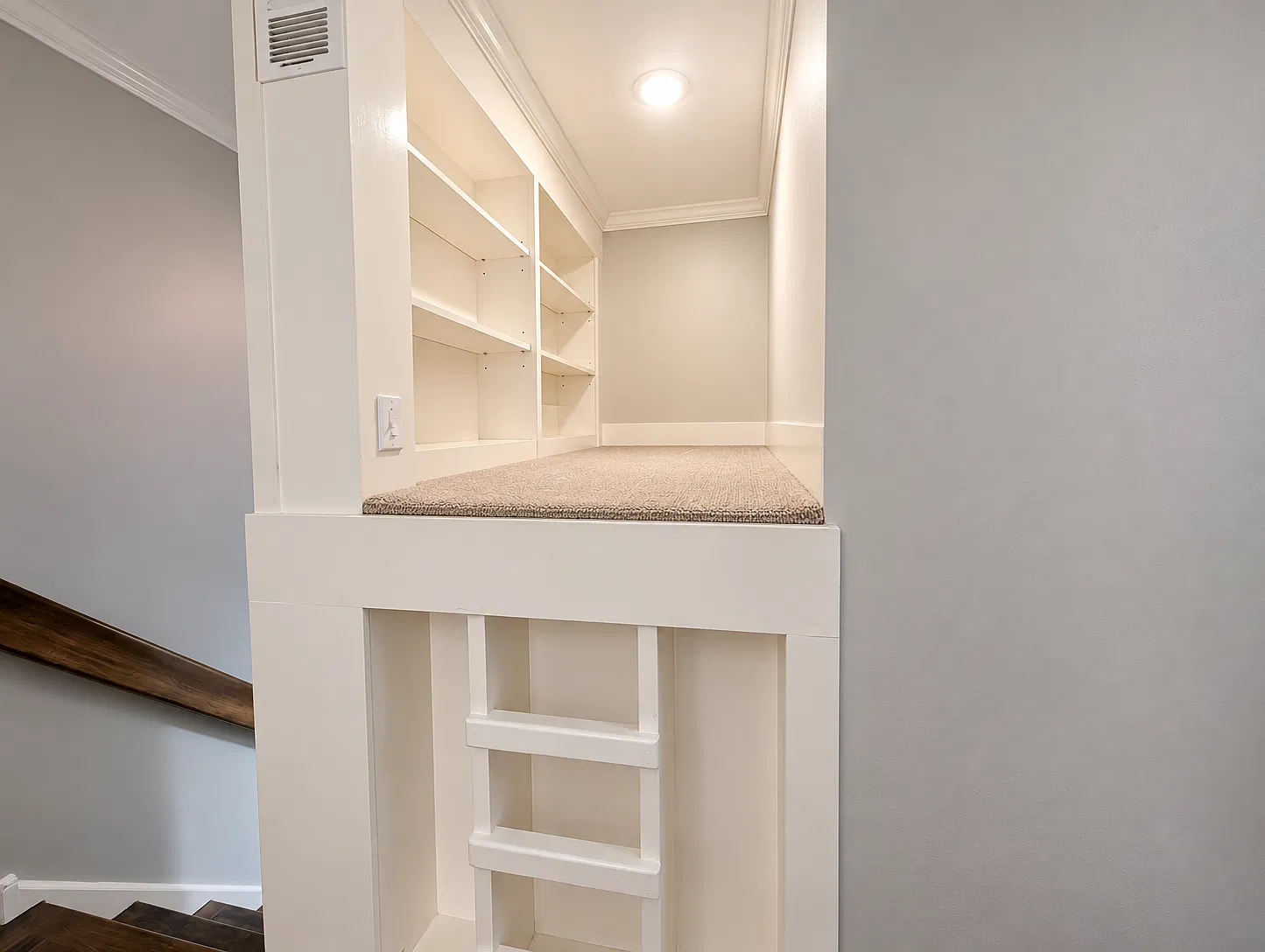 417 W Grant Pl — Photo 1