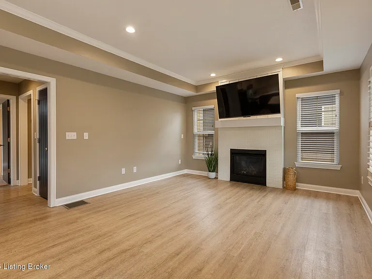 1802 Faith Ave — Photo 10