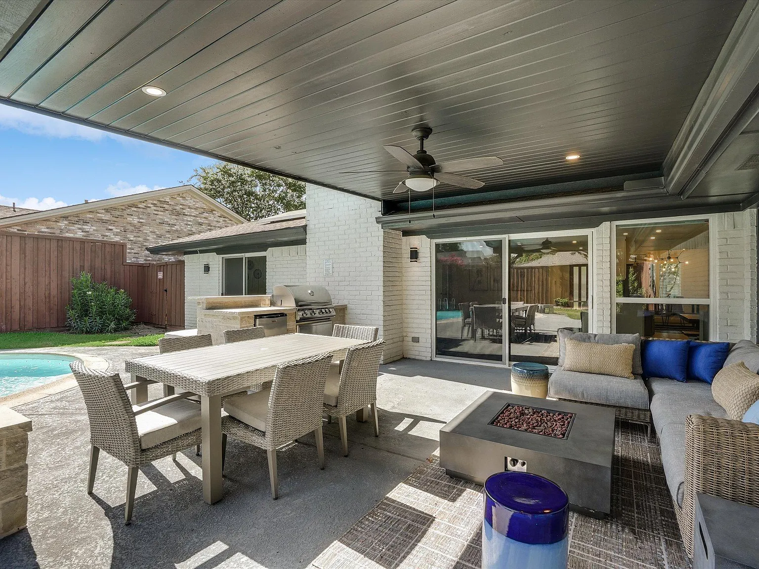 4 bed, 1937 sqft, $8,750 — Photo 2