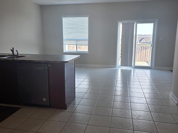 4th image of 329 Edgehill Dr