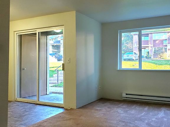 5th image of 2056 E 56th St APT H2