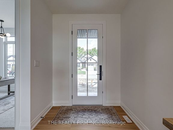 5th image of 79 Royal Cres