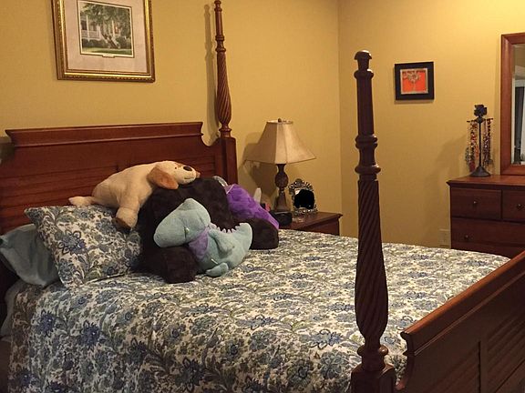 king bedroom with large closet