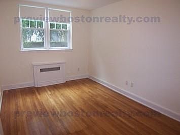 2nd image of 75 Kilsyth Rd #Bh1