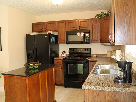 3rd image of 275 Robin Hood Dr