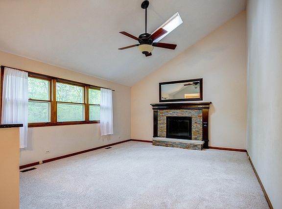 3rd image of 796 Bonnie Brae Ct