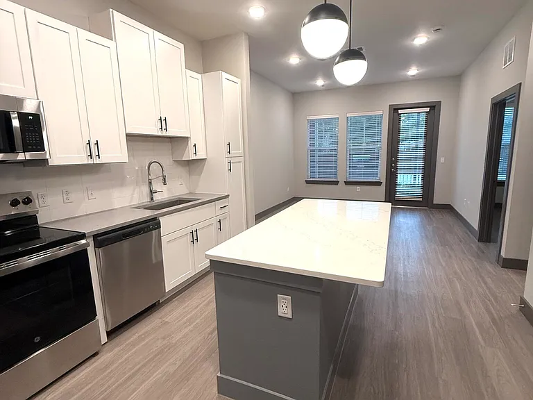 400 W 5th St #4312 — Photo 2