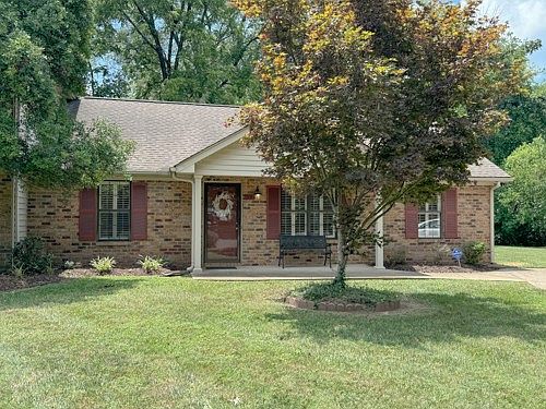 3rd image of 208 Hillside Ct