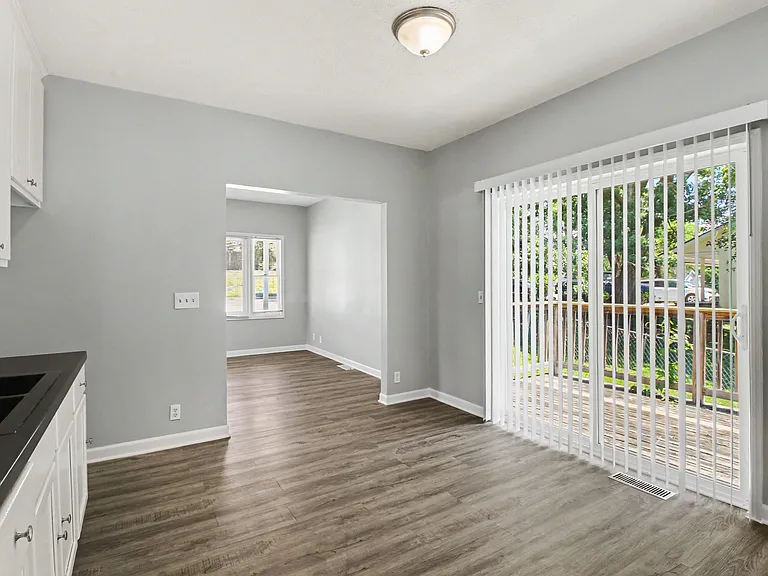3325 Jefferson St — Photo 6