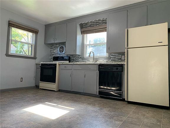 3rd image of 1029 Highland Park Blvd