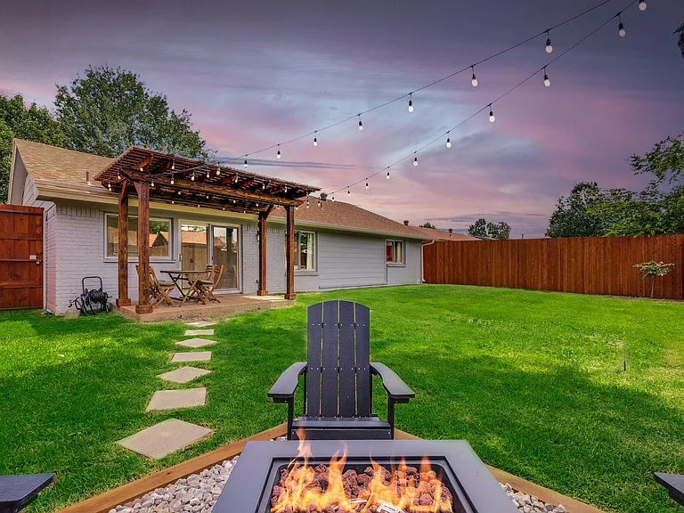 2412 Pebblebrook Trl — Photo 31