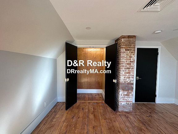 3rd image of 287 Walnut St Floor 3