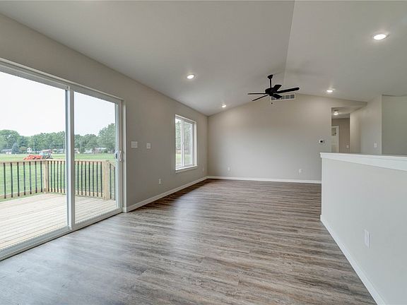 4th image of 921 S 12th Ave