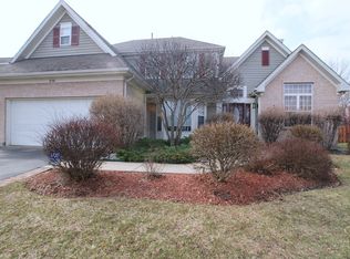 419 Capital Ln, Gurnee, IL 60031
