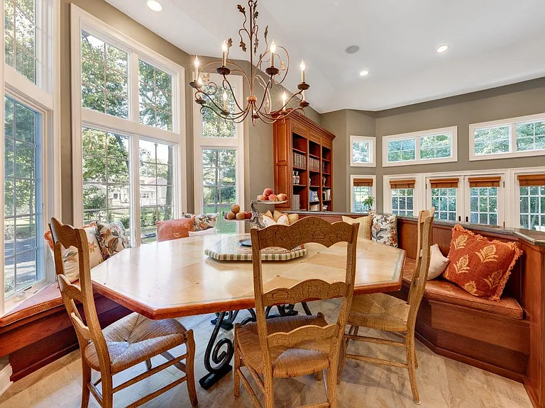 7 Byron Rd — Photo 10