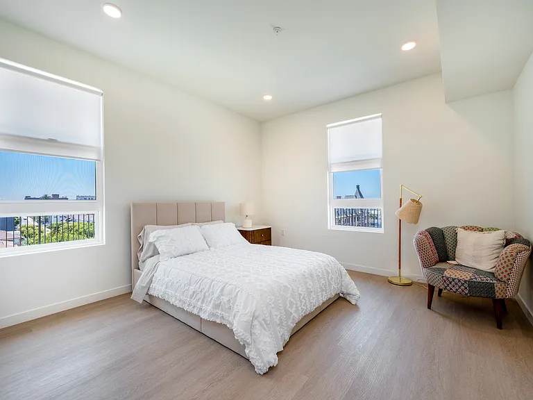 856 Gramercy Drive — Photo 38
