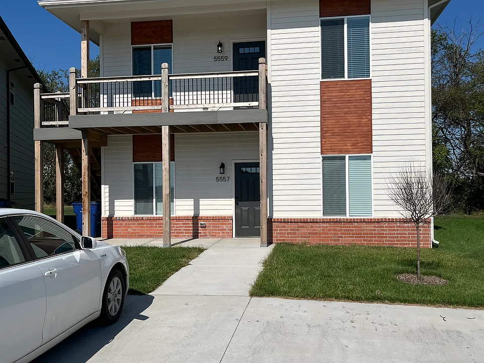 5557-59 N Bressler Dr #5557-5559