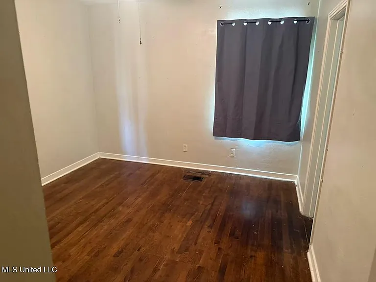4420 Woodland Ave — Photo 6