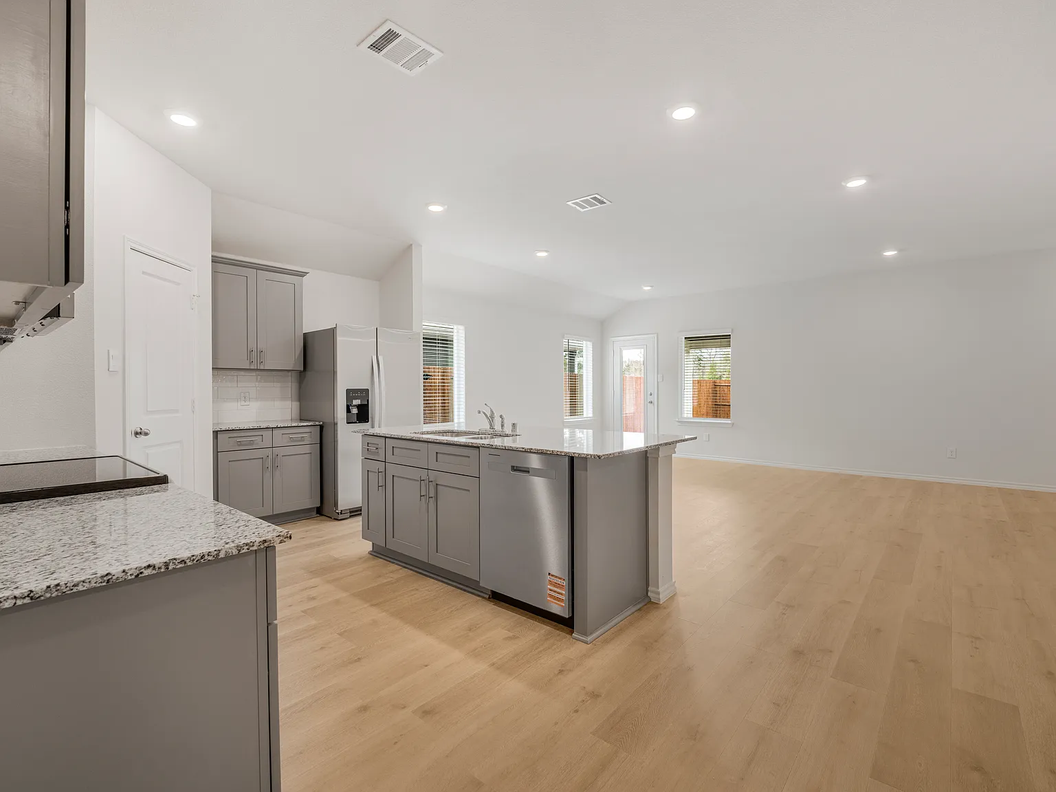 207 Mina Street — Photo 1