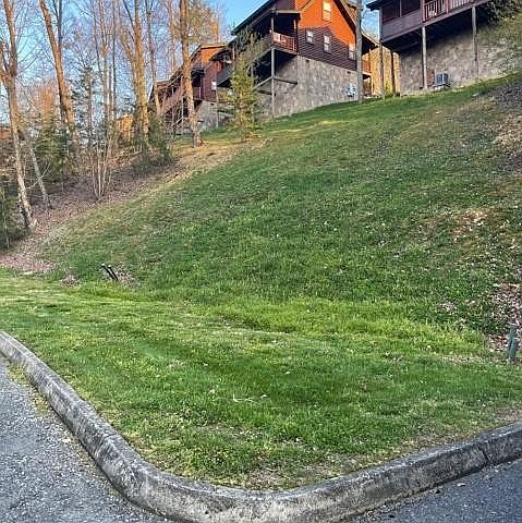 1st image of 16 Mountain Trl