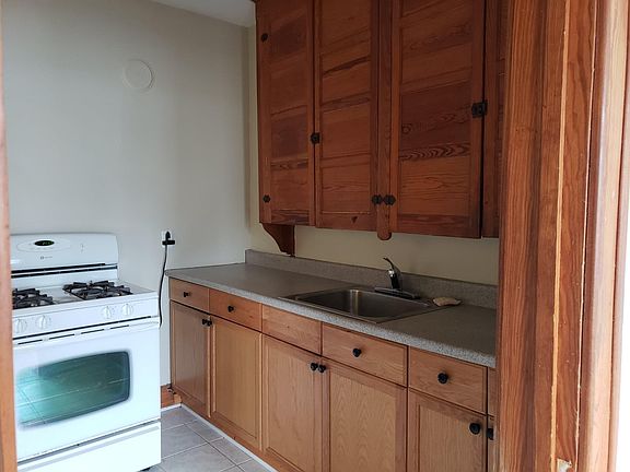 3rd image of 1139 Beaconsfield Ave APT 1