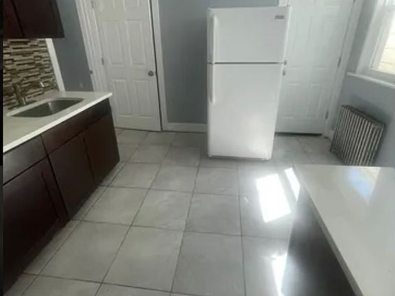 3rd image of 538 Norwood St Floor 1