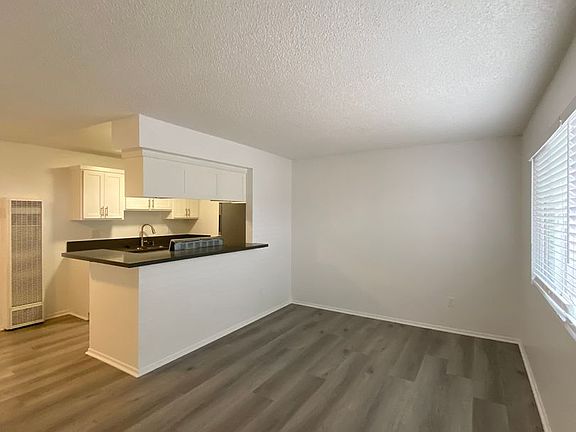 4th image of 1019-1027 Cedar Ave #1019-02