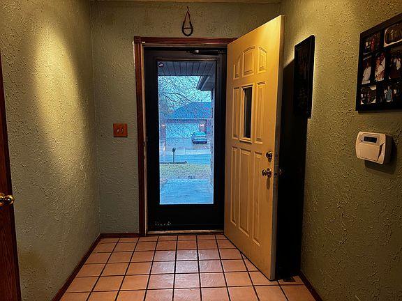 3rd image of 908 Domino Court